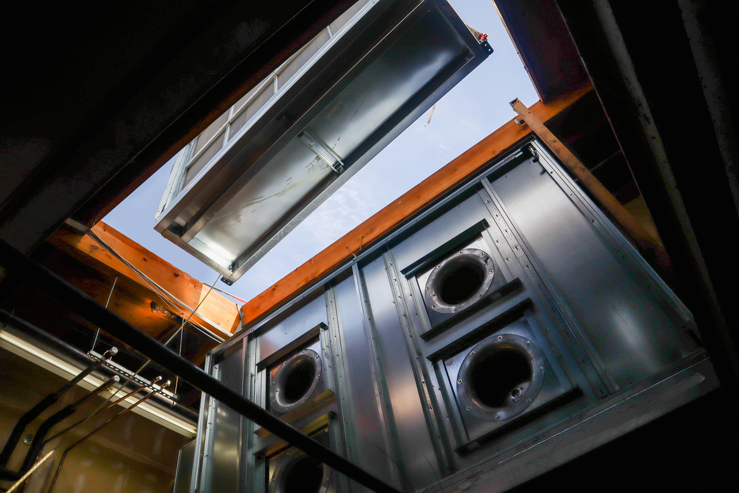 air-handler-installed-through-roof air-handler-installed-through-roof